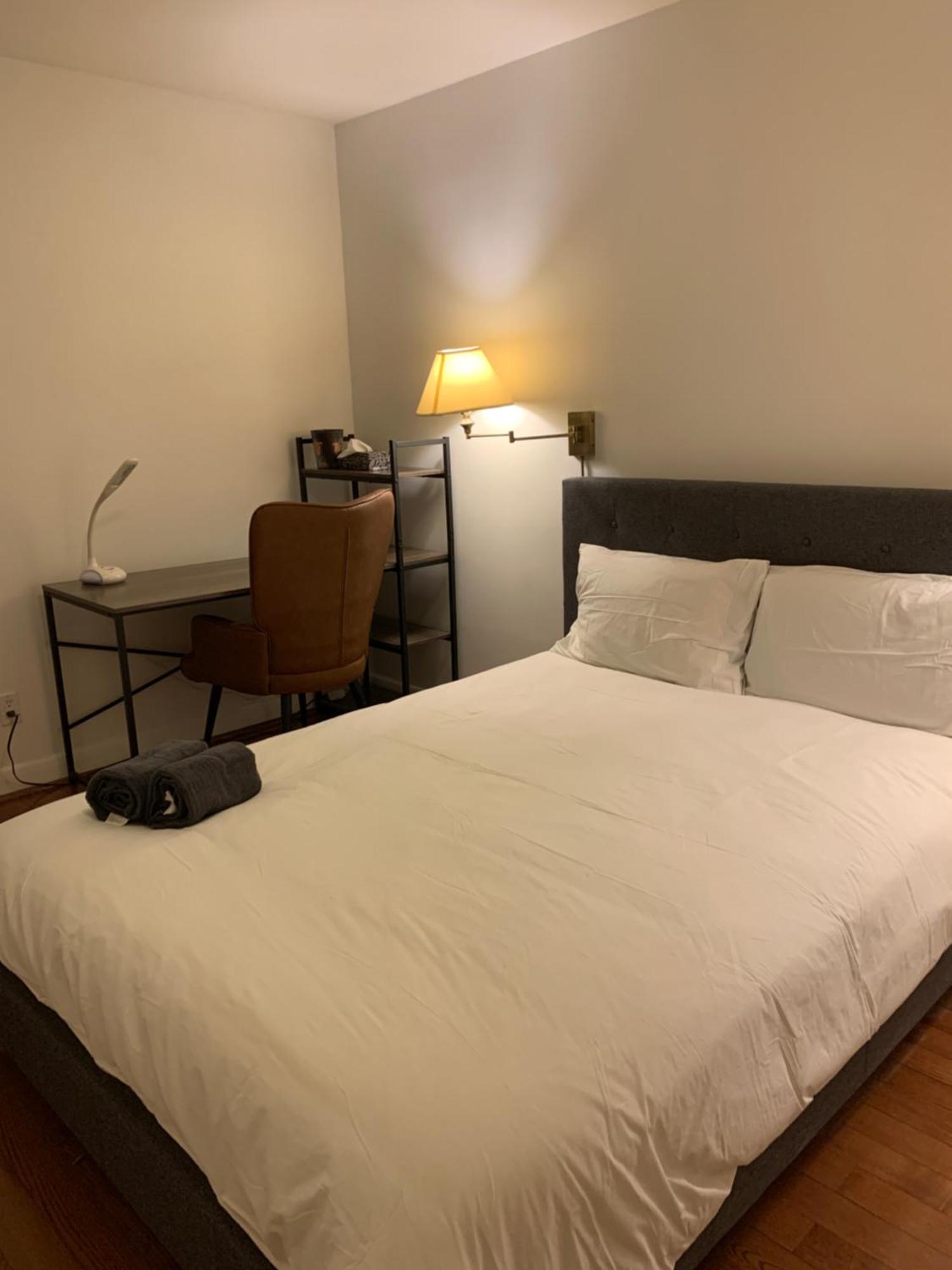 Comfortable Close To Lawrence Ave E Restaurants And Markets Guest house *