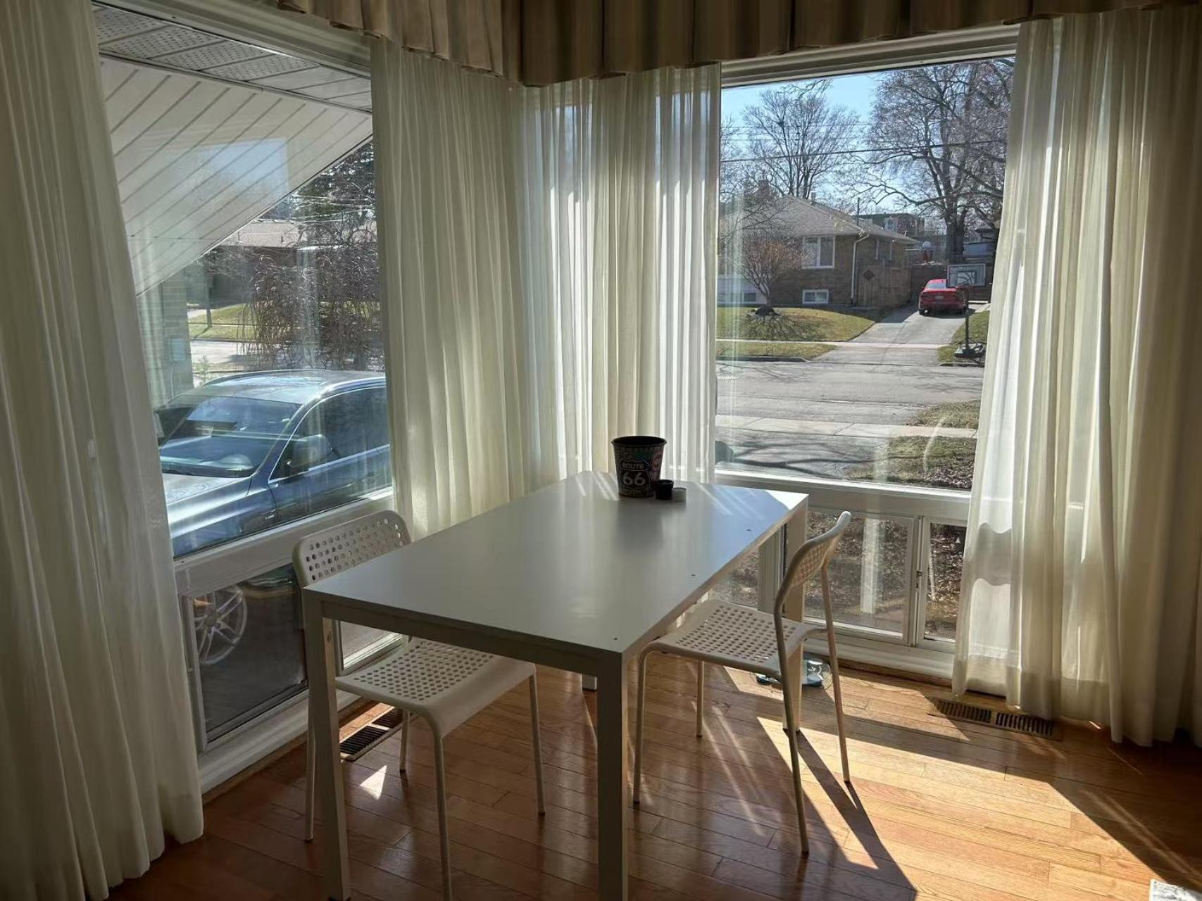 Comfortable Close To Lawrence Ave E Restaurants And Markets Guest house Toronto